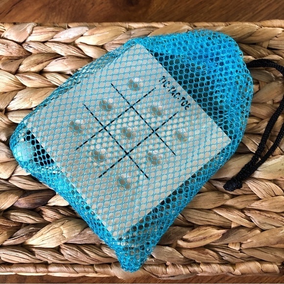 Tic-Tac-Toe travel game - Picture 1 of 3
